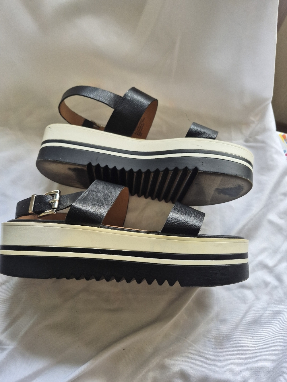 Steve Madden Two-Strap Slingback Sandals. Size 9 - Picture 3 of 6
